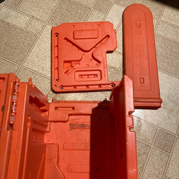 Husqvarna Orange power box chainsaw case fits up to 20 inch bar - Picture 9 of 12